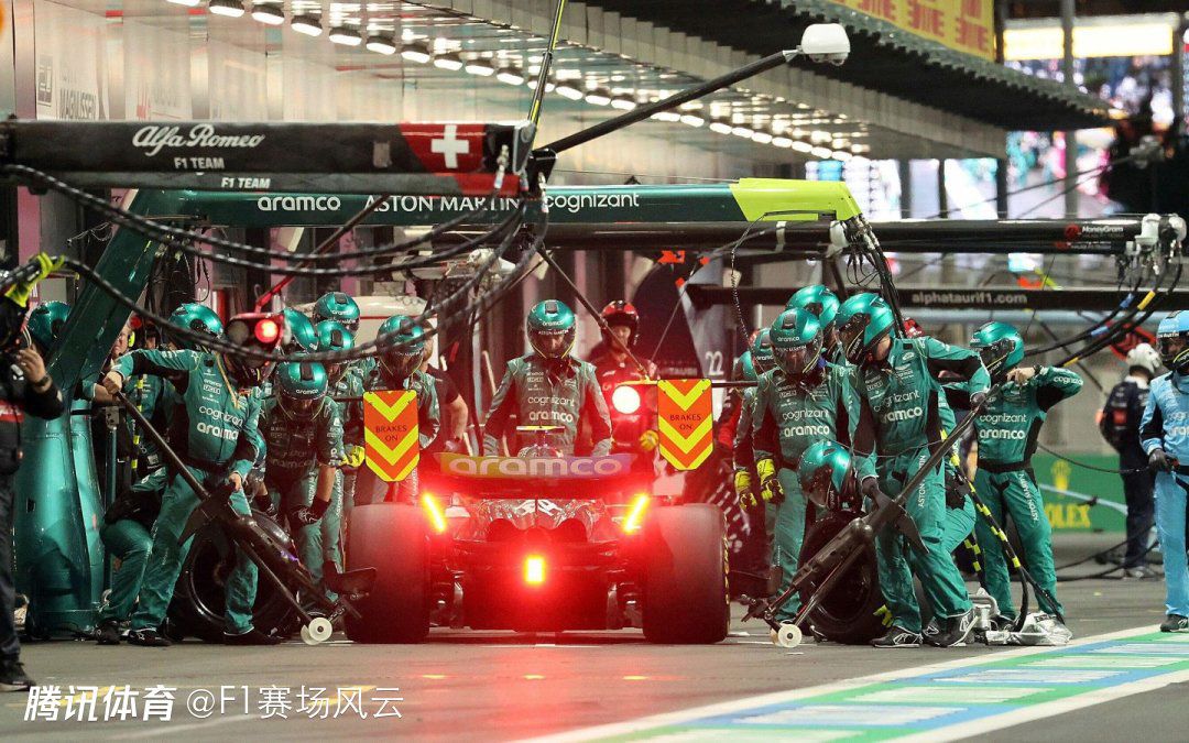 在本轮西甲联赛中，赫罗纳3-0完胜阿拉维斯强势登顶。